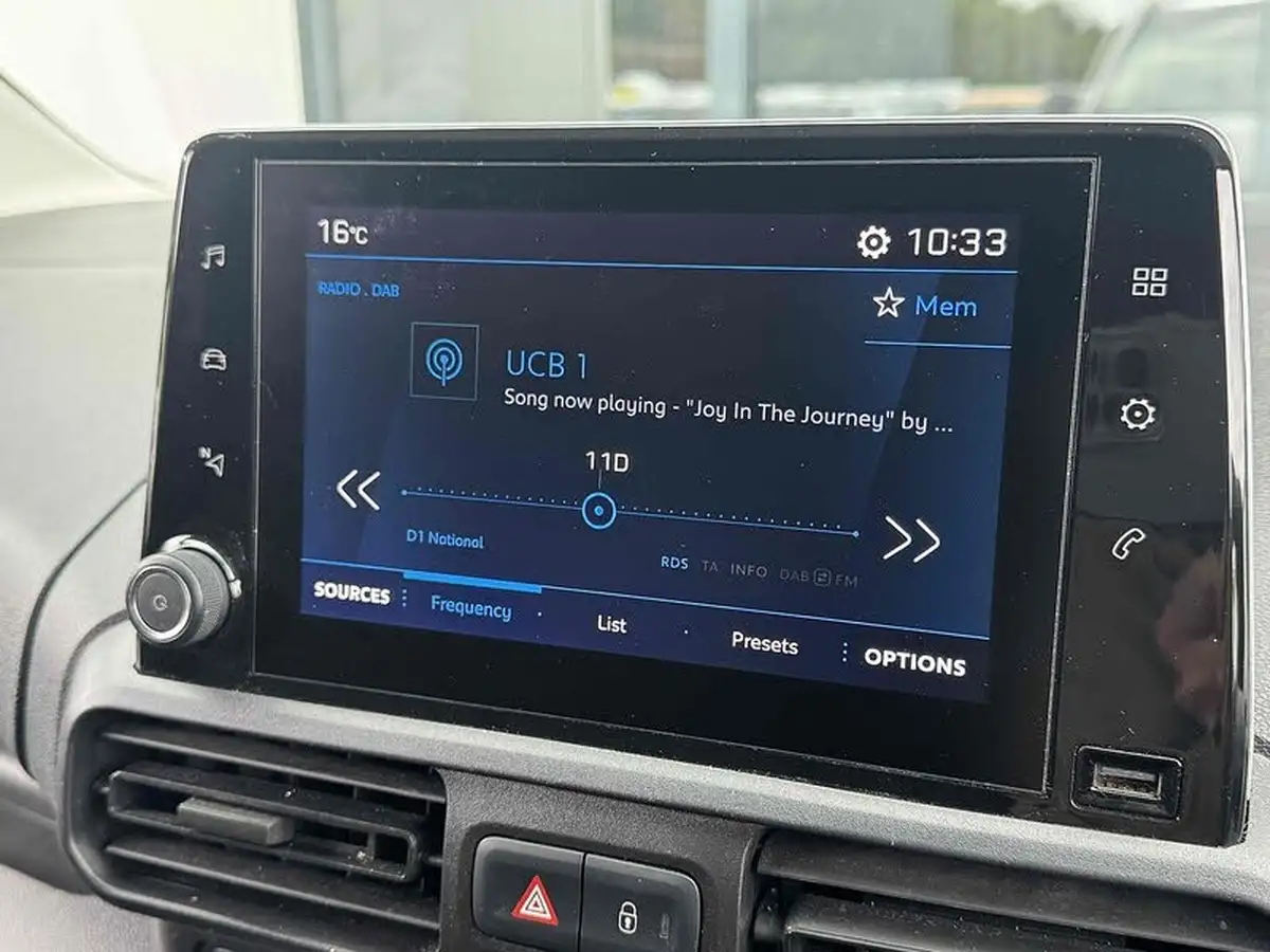 2019-peugeot-partner-15-bluehdi-1000-professional-100ps-eu6dt-panel-big-32