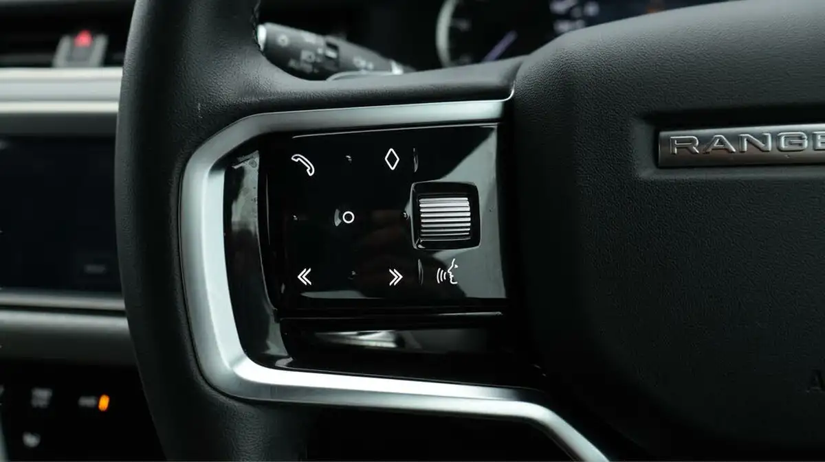 2022-land-rover-range-rover-evoque-15-p300e-r-dynamic-s-big-23