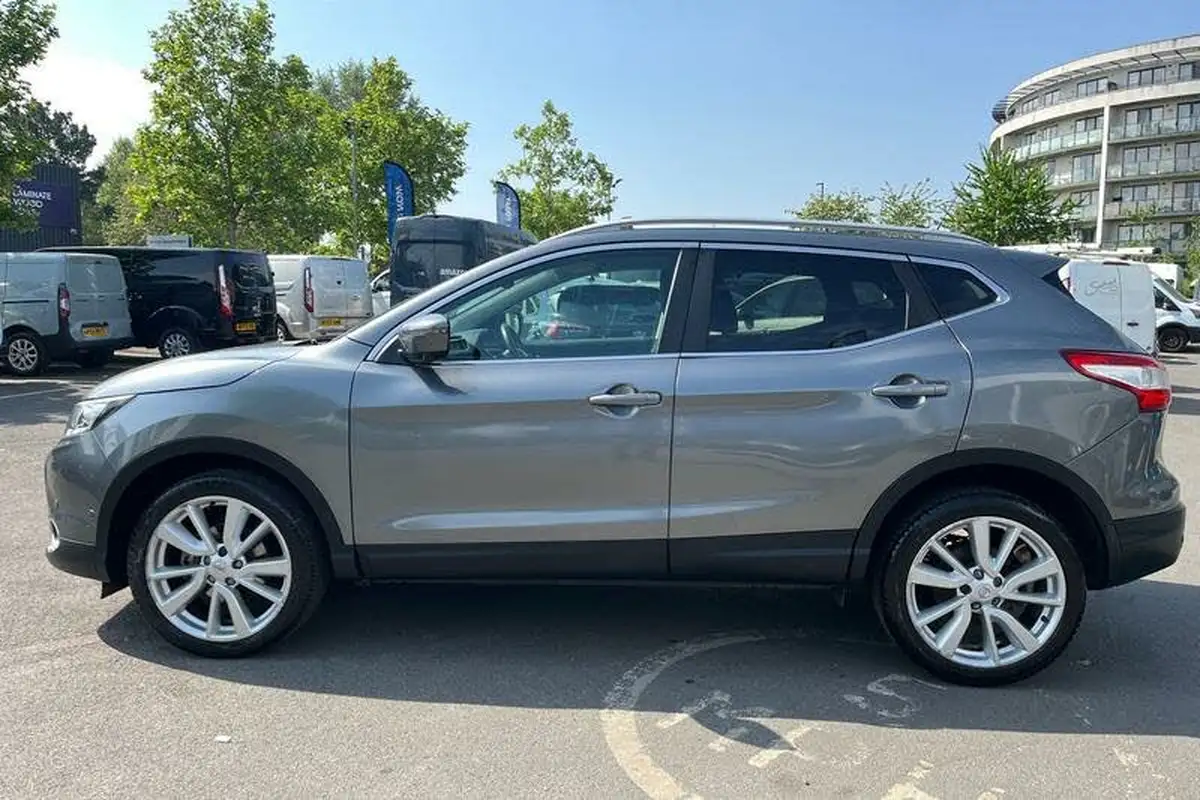 2017-nissan-qashqai-12-dig-t-tekna-big-31