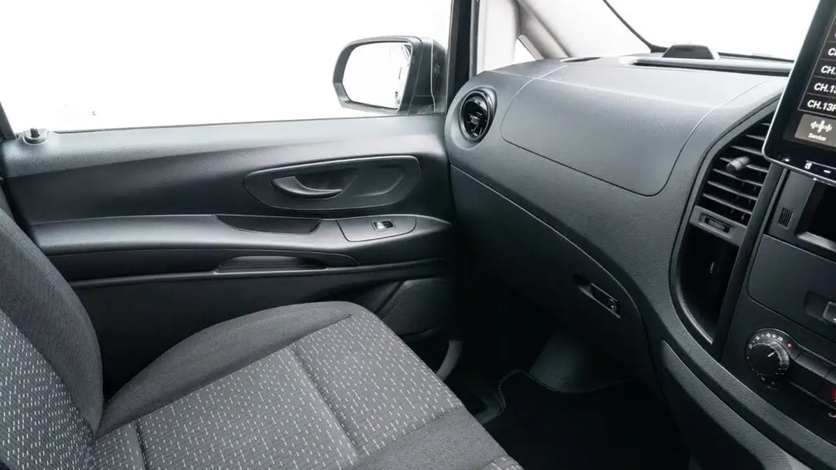 2022-mercedes-benz-vito-big-21