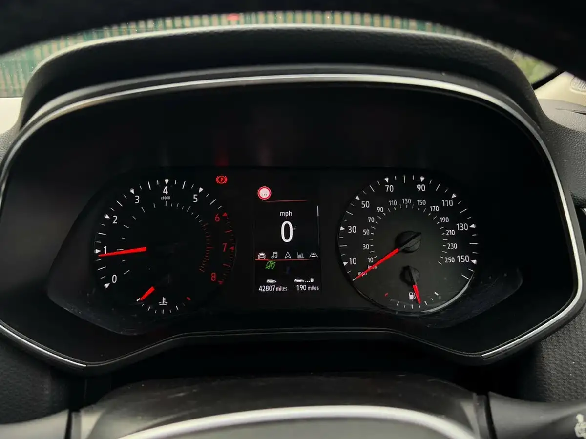 2021-renault-clio-10-sce-iconic-75bhp-big-18