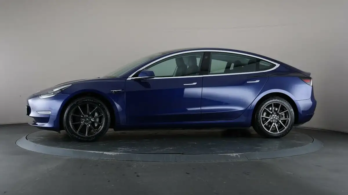 2020-tesla-model-3-e-long-range-big-37