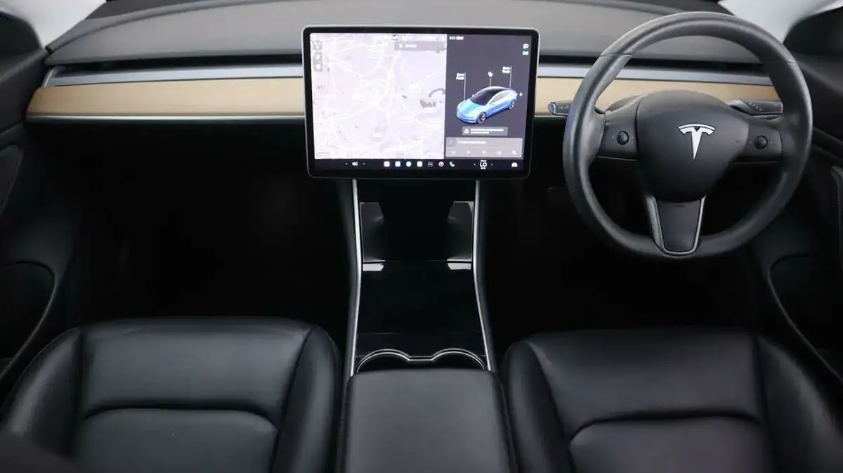 2020-tesla-model-3-e-long-range-big-13