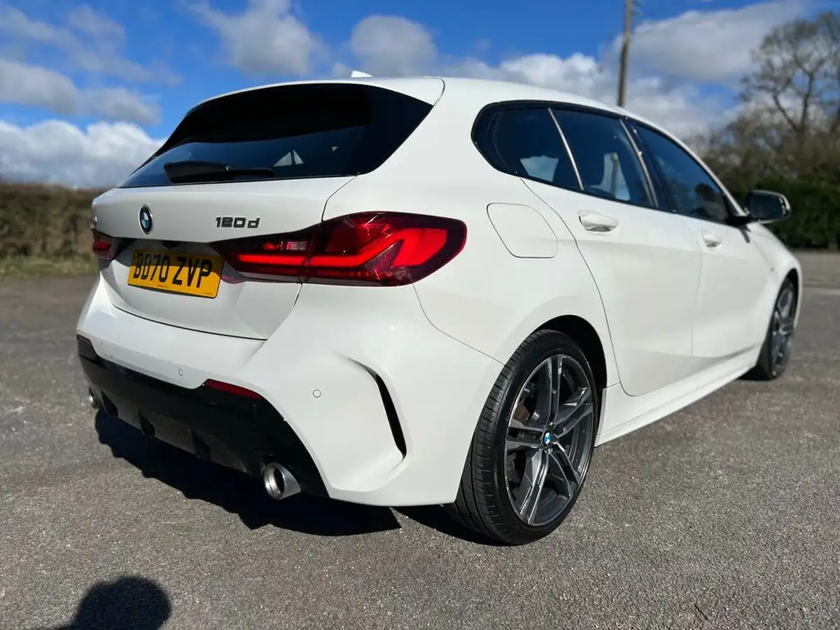 2020-bmw-1-series-20td-120d-xdrive-m-sport-big-8