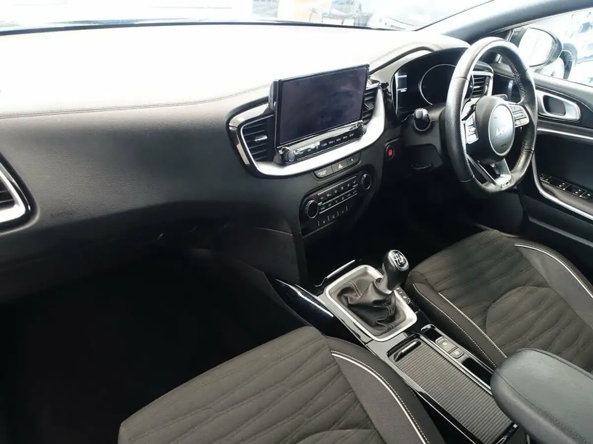 2022-kia-pro-ceed-15-t-gdi-gt-line-big-10