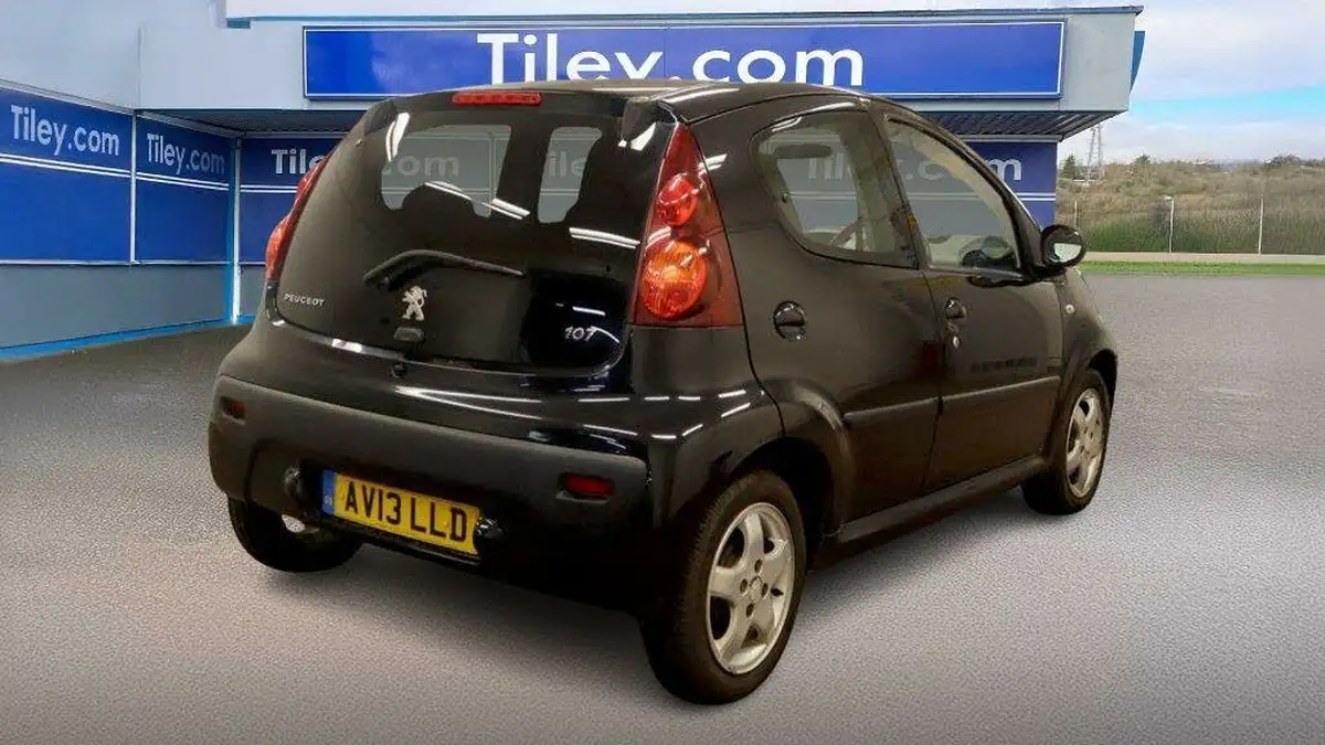 2013-peugeot-107-10-allure-5d-big-5