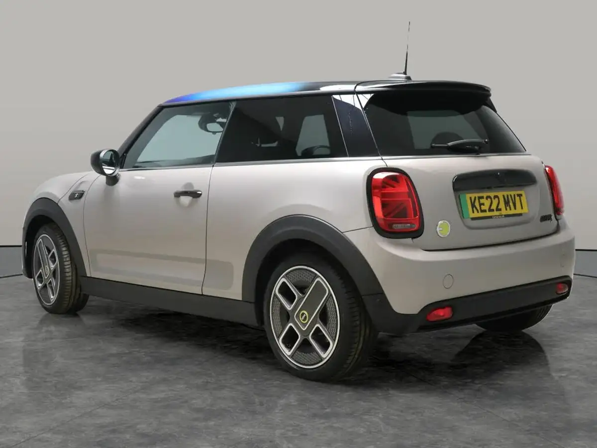 2022-mini-cooper-e-cooper-s-collection-edition-big-16