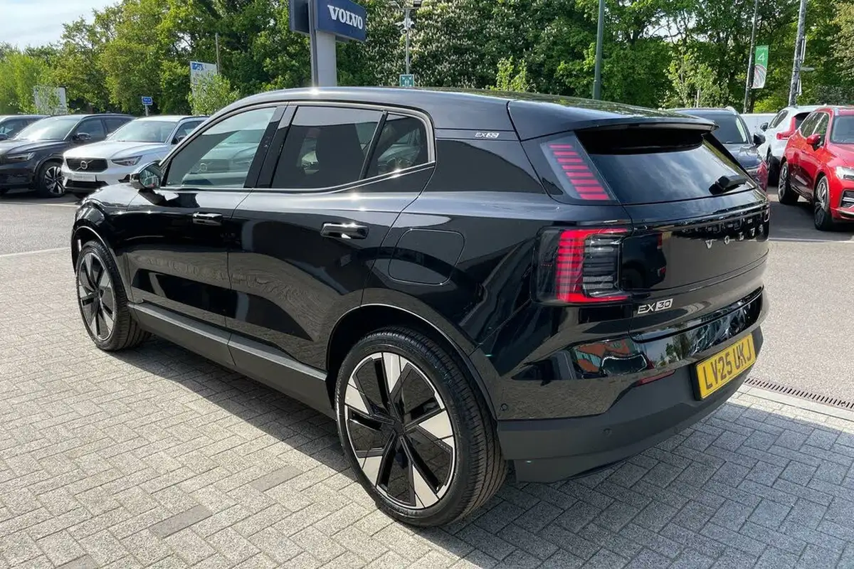 2025-volvo-ex30-e-single-motor-ultra-big-8