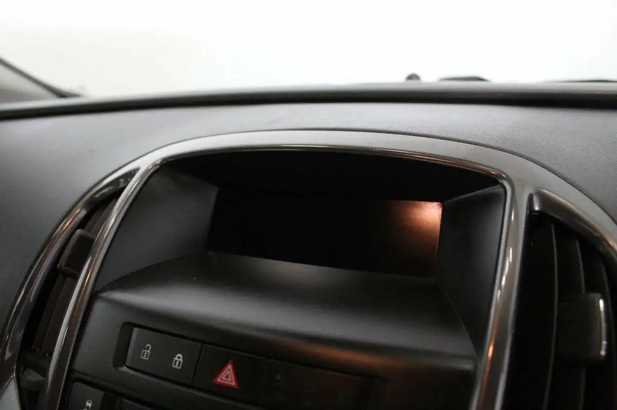 2012-vauxhall-astra-20td-elite-16v-165ps-ecoflex-ss-big-37