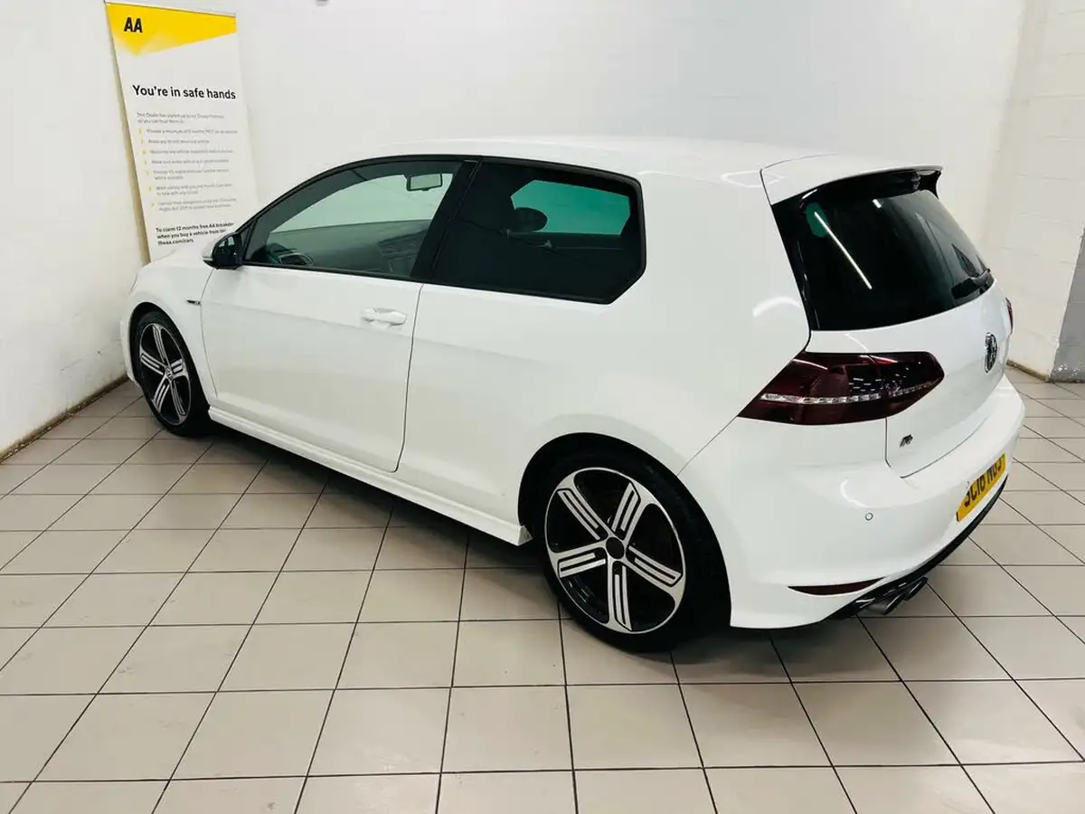 2016-volkswagen-golf-20-tsi-r-4motion-bmt-ss-hatchback-3d-dsg-big-2