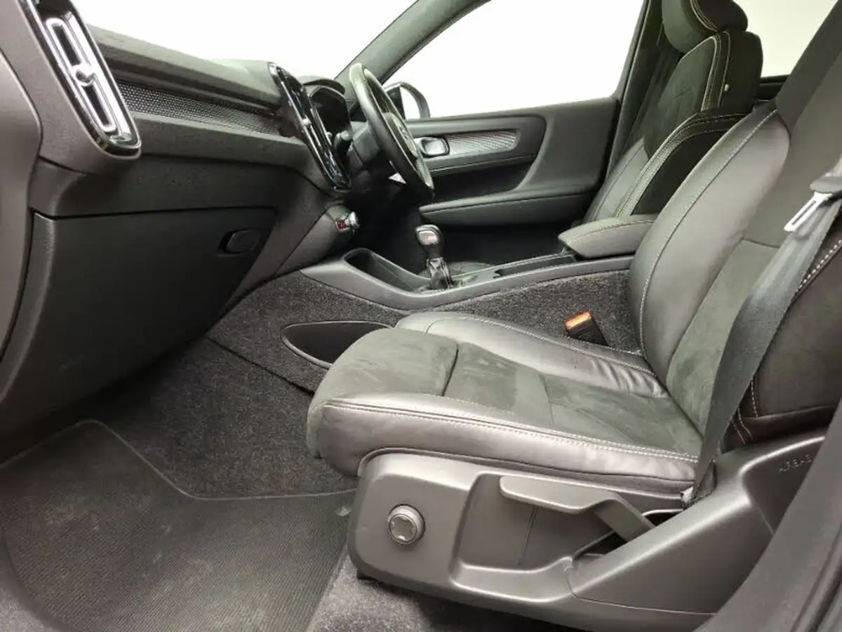2020-volvo-xc40-15-t3-r-design-big-4
