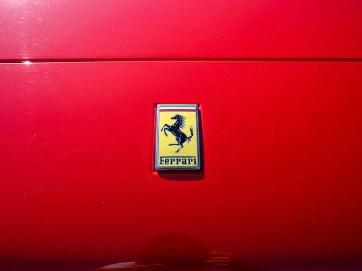2010-ferrari-california-43-big-8