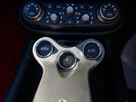 2010-ferrari-california-43-small-19