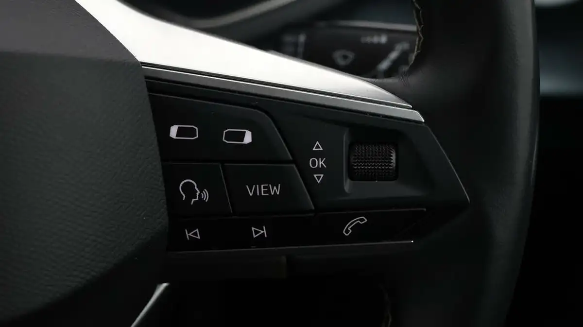 2022-seat-arona-10-tsi-xperience-lux-big-21