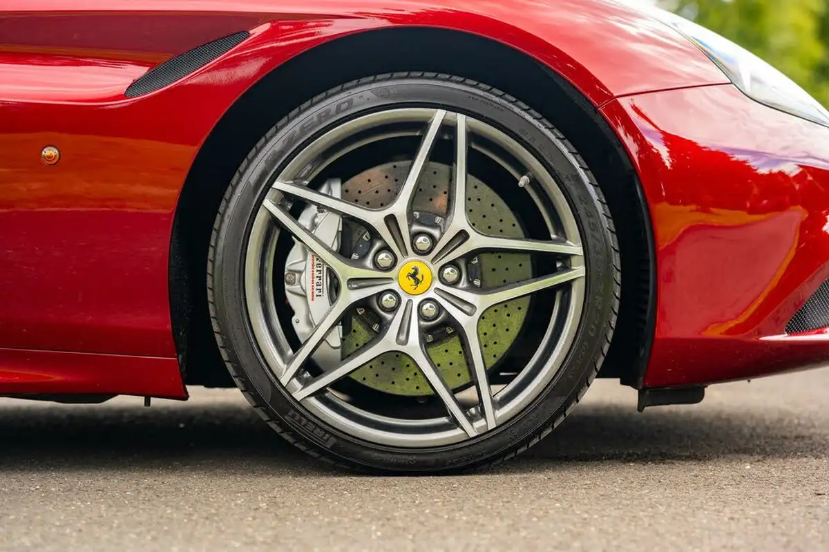2015-ferrari-california-39-t-big-38