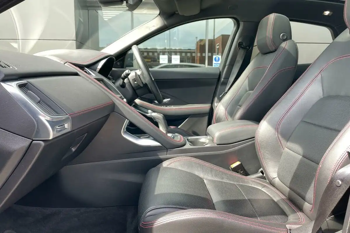 2019-jaguar-e-pace-20-i4d-chequered-flag-150ps-big-34