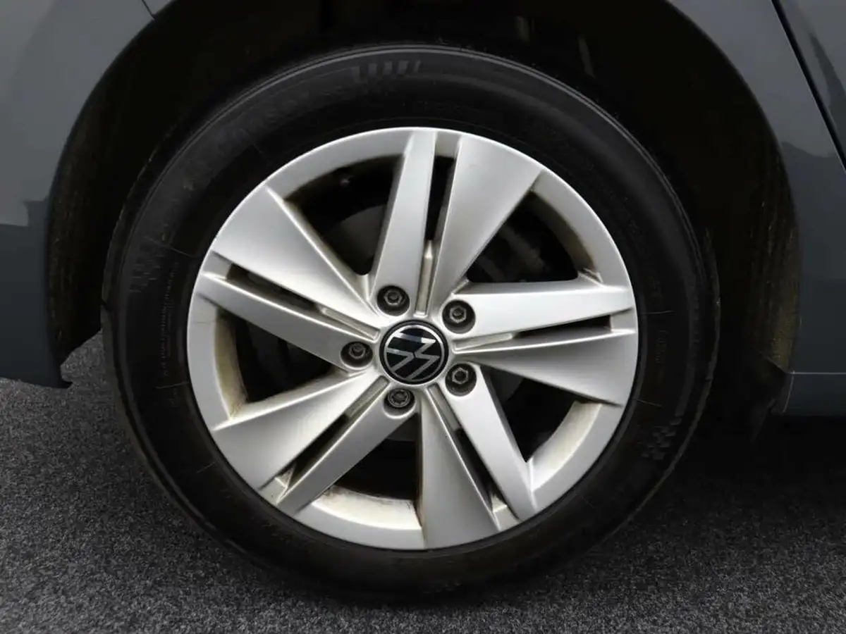 2022-volkswagen-golf-15-tsi-life-130ps-hatchback-big-5