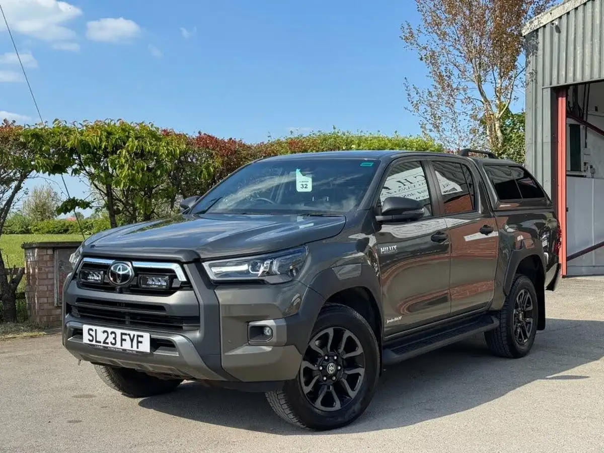 2023-toyota-hi-lux-28d-4d-invincible-x-2754cc-auto-big-10