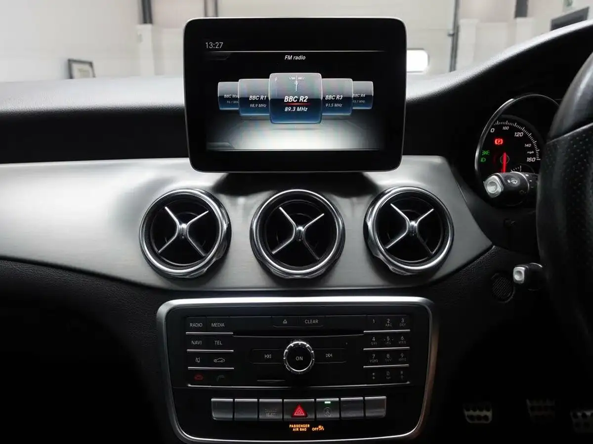 2017-mercedes-benz-gla-class-21d-gla-200d-amg-line-ss-big-20