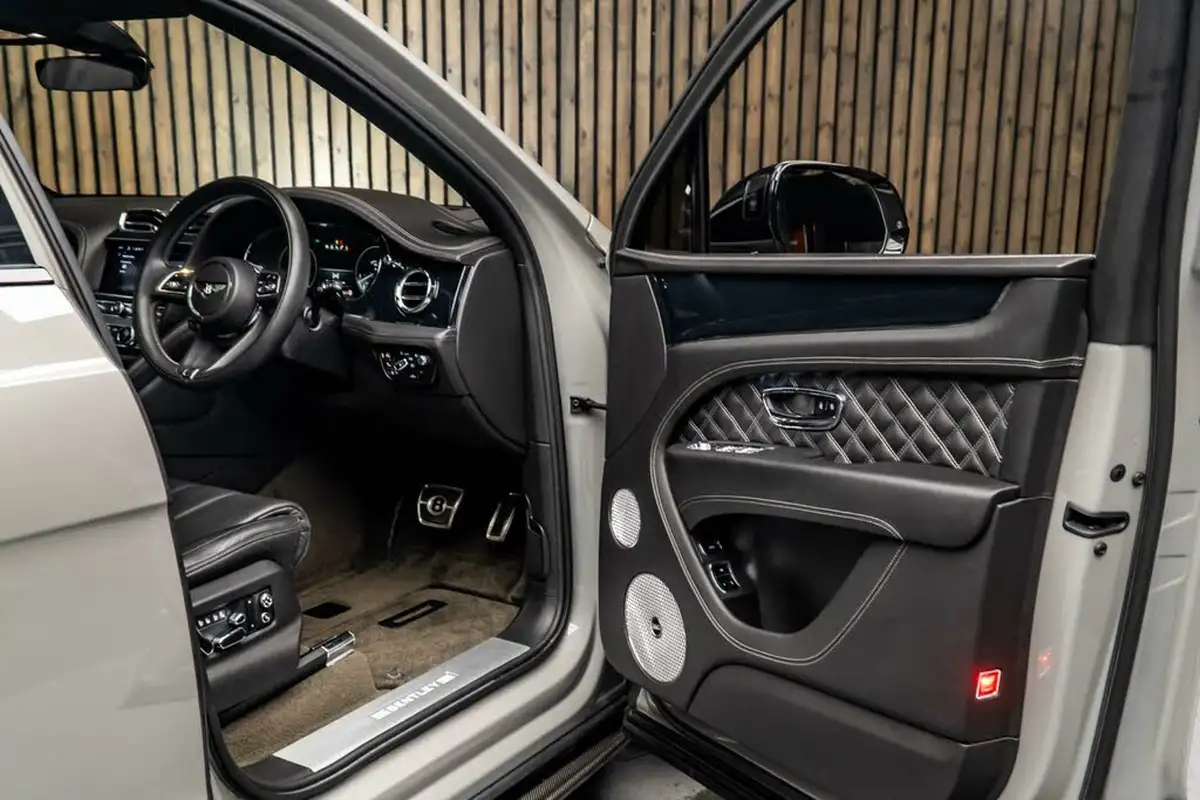 2021-bentley-bentayga-40-v8-big-29