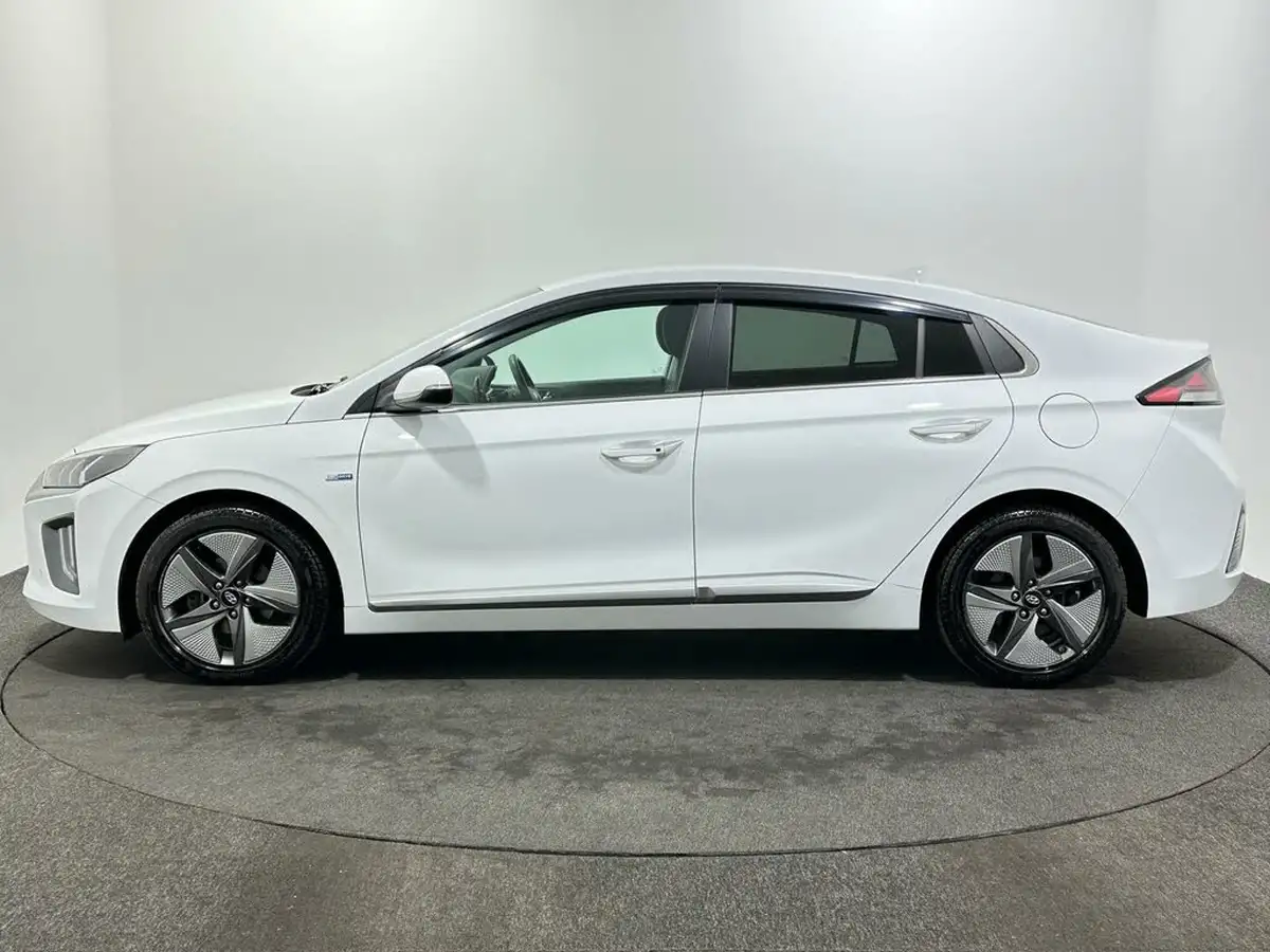 2020-hyundai-ioniq-16-gdi-premium-se-hybrid-big-3