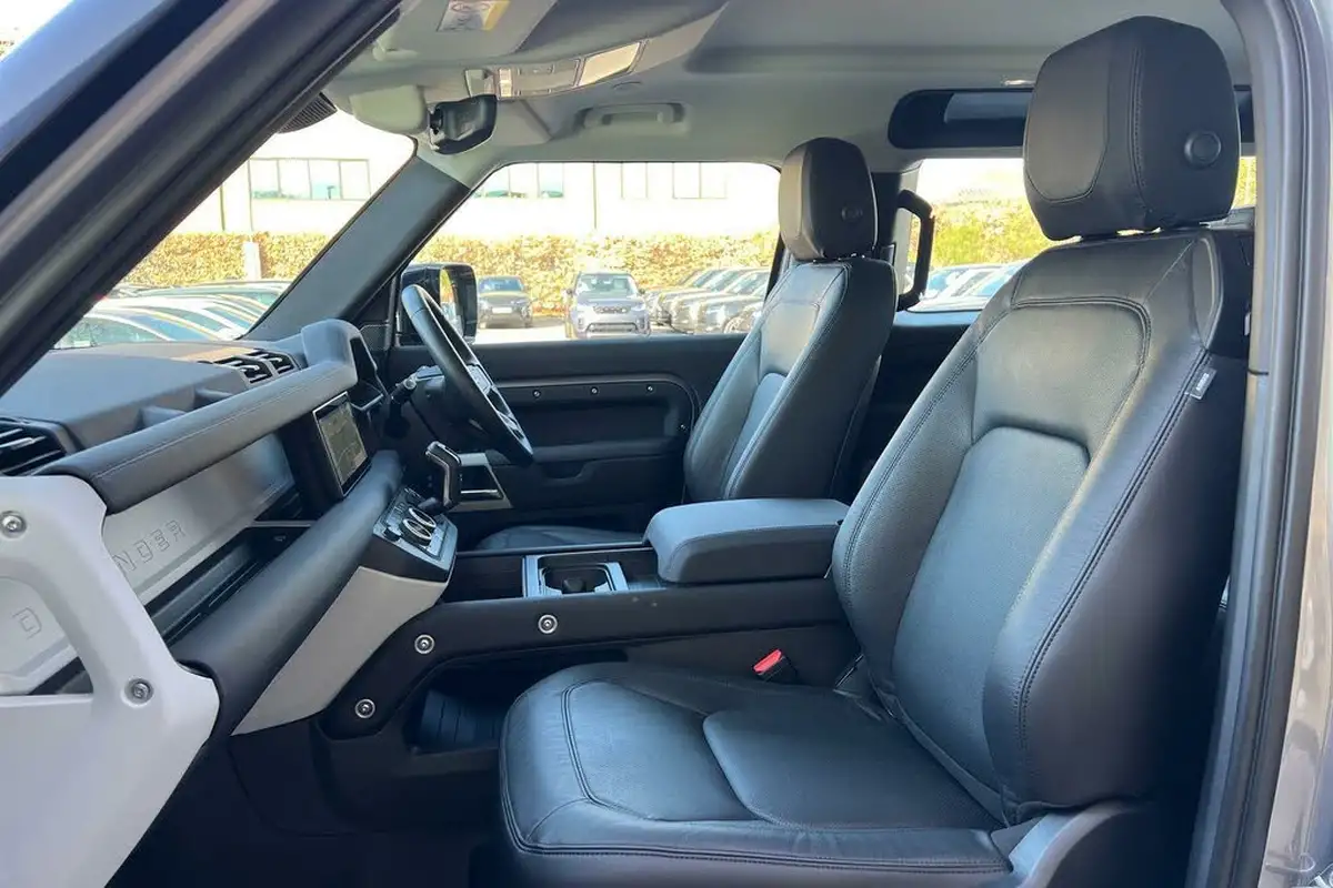 2024-land-rover-90-defender-20-p300-se-big-42