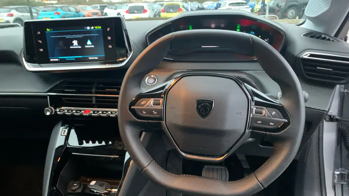 2024-peugeot-208-e-e-style-big-9