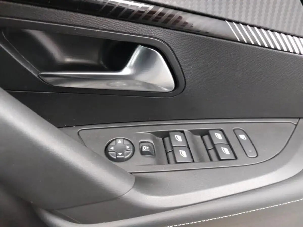 2024-peugeot-2008-suv-12-puretech-allure-130ps-big-11