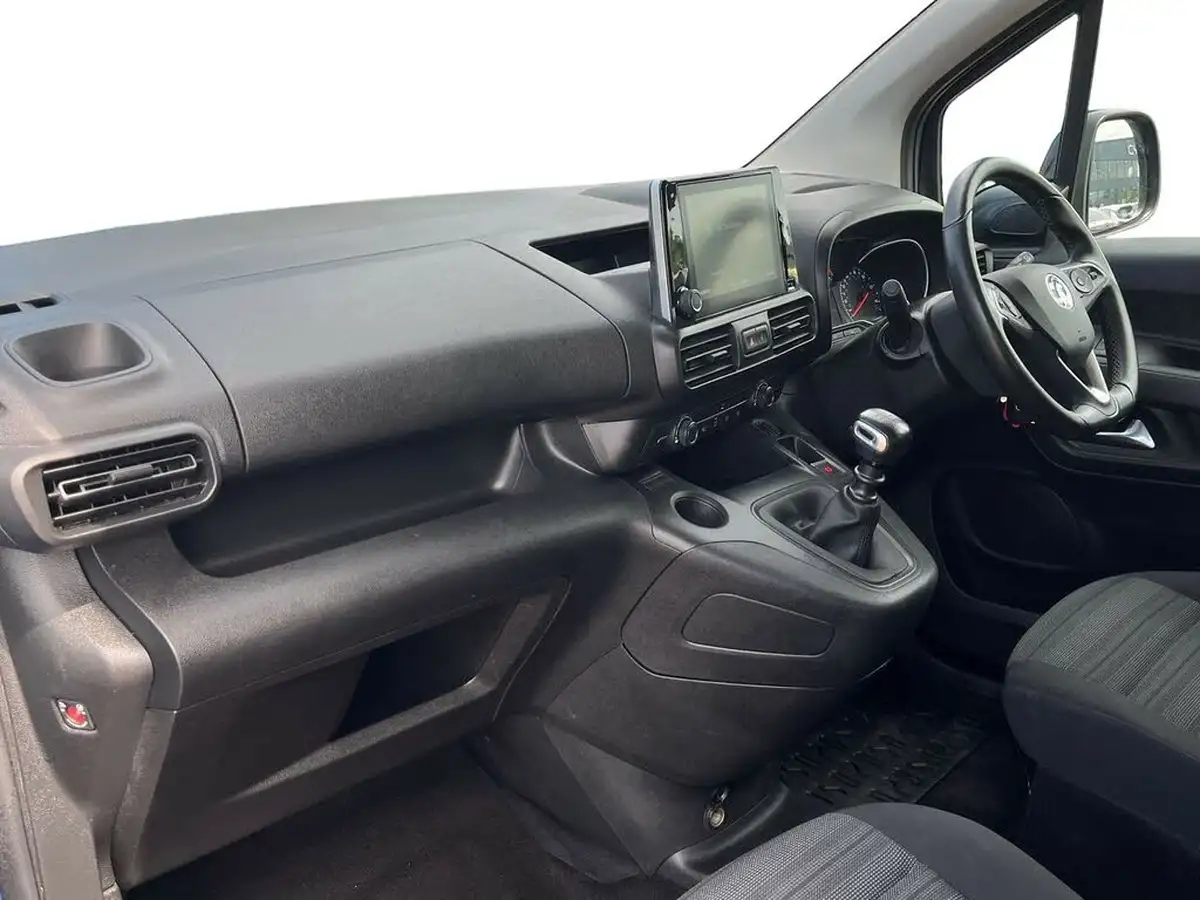 2022-vauxhall-combo-life-15-se-100ps-big-8