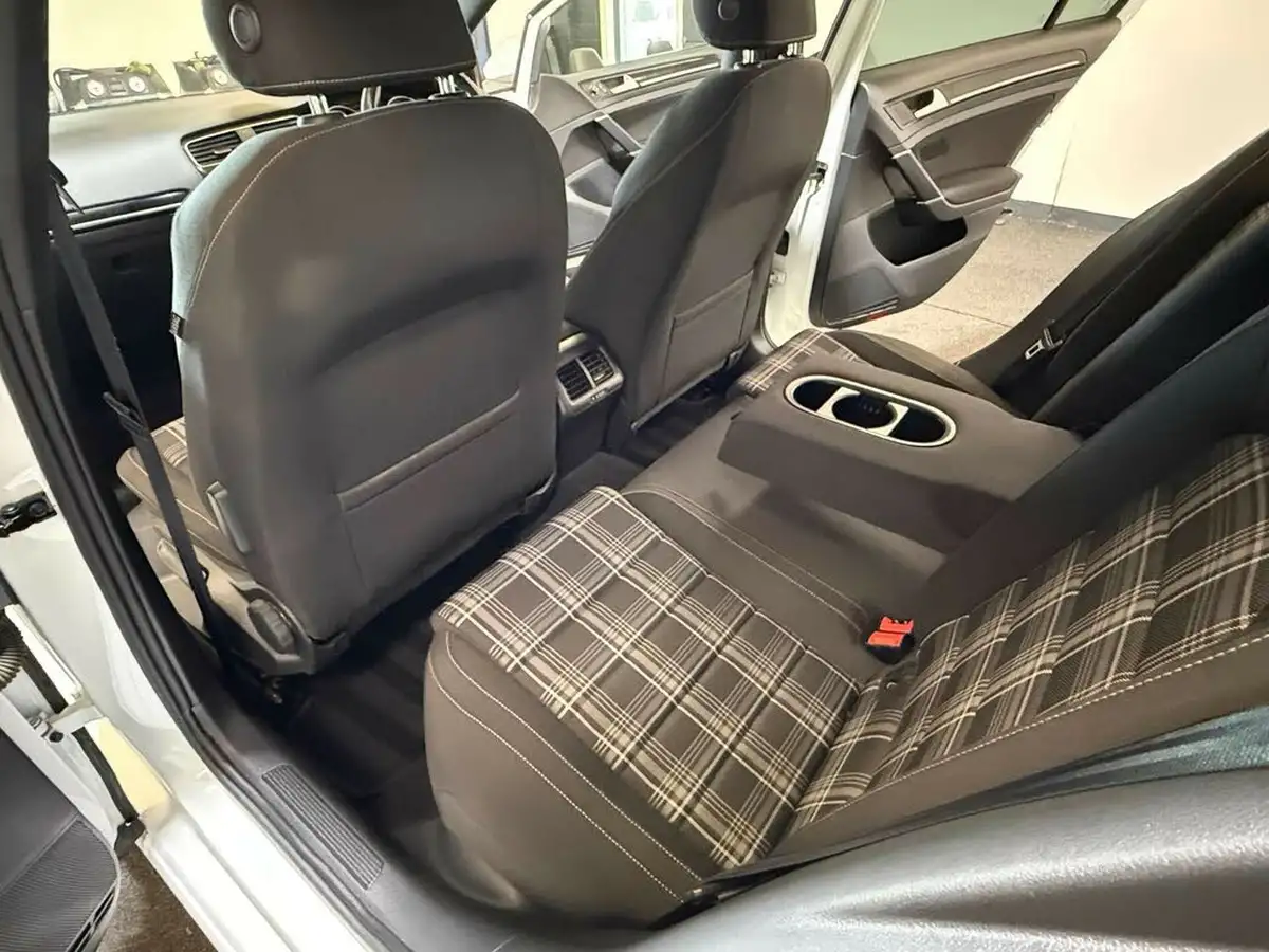 2016-volkswagen-golf-20tdi-gtd-bmt-hatchback-5d-dsg-big-47