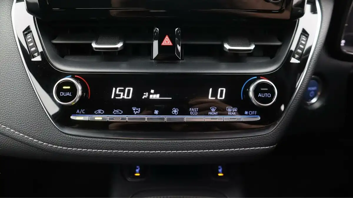 2021-toyota-corolla-18-vvt-i-design-spare-wheel-hatchback-5d-big-11