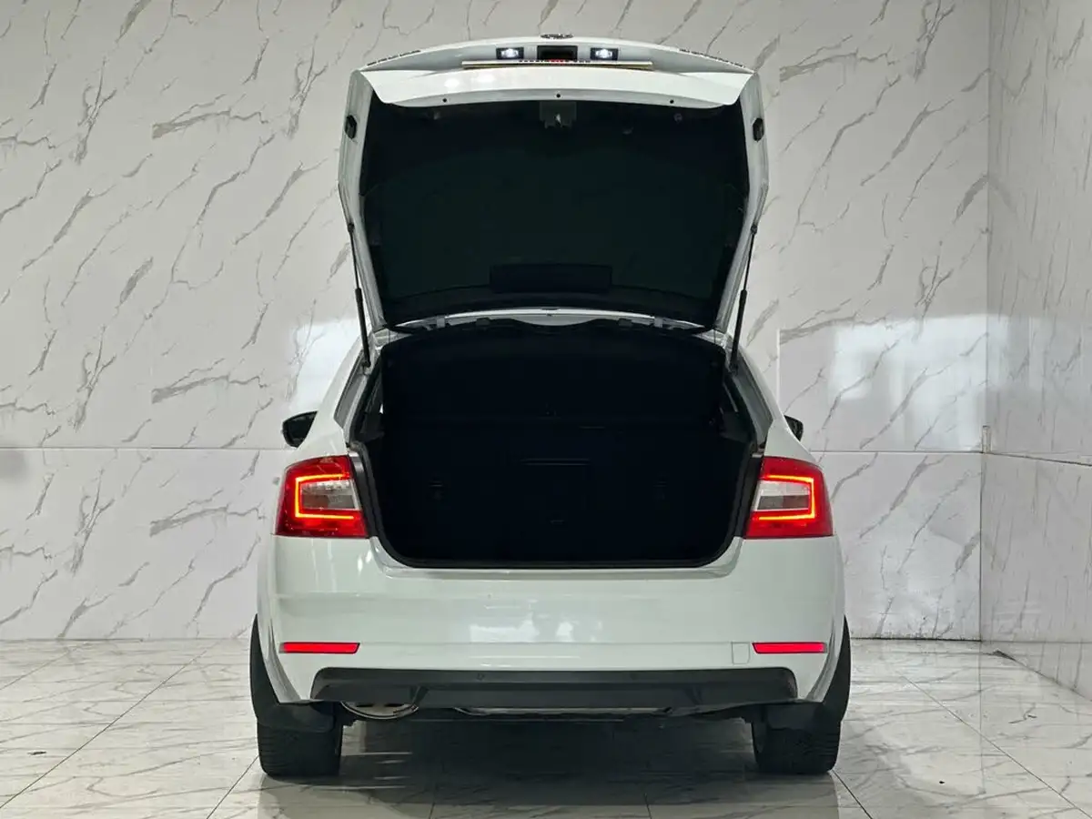 2017-skoda-octavia-20tdi-se-l-hatchback-big-19