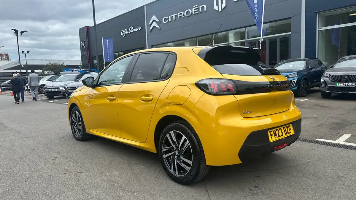 2023-peugeot-208-12-puretech-active-premium-100ps-eat8-big-4