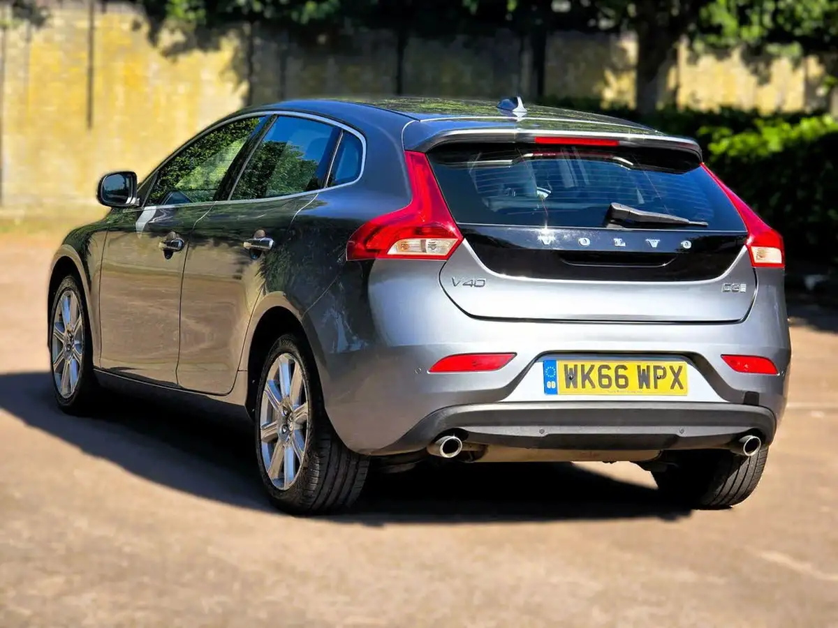 2016-volvo-v40-20td-d3-inscription-geartronic-big-5