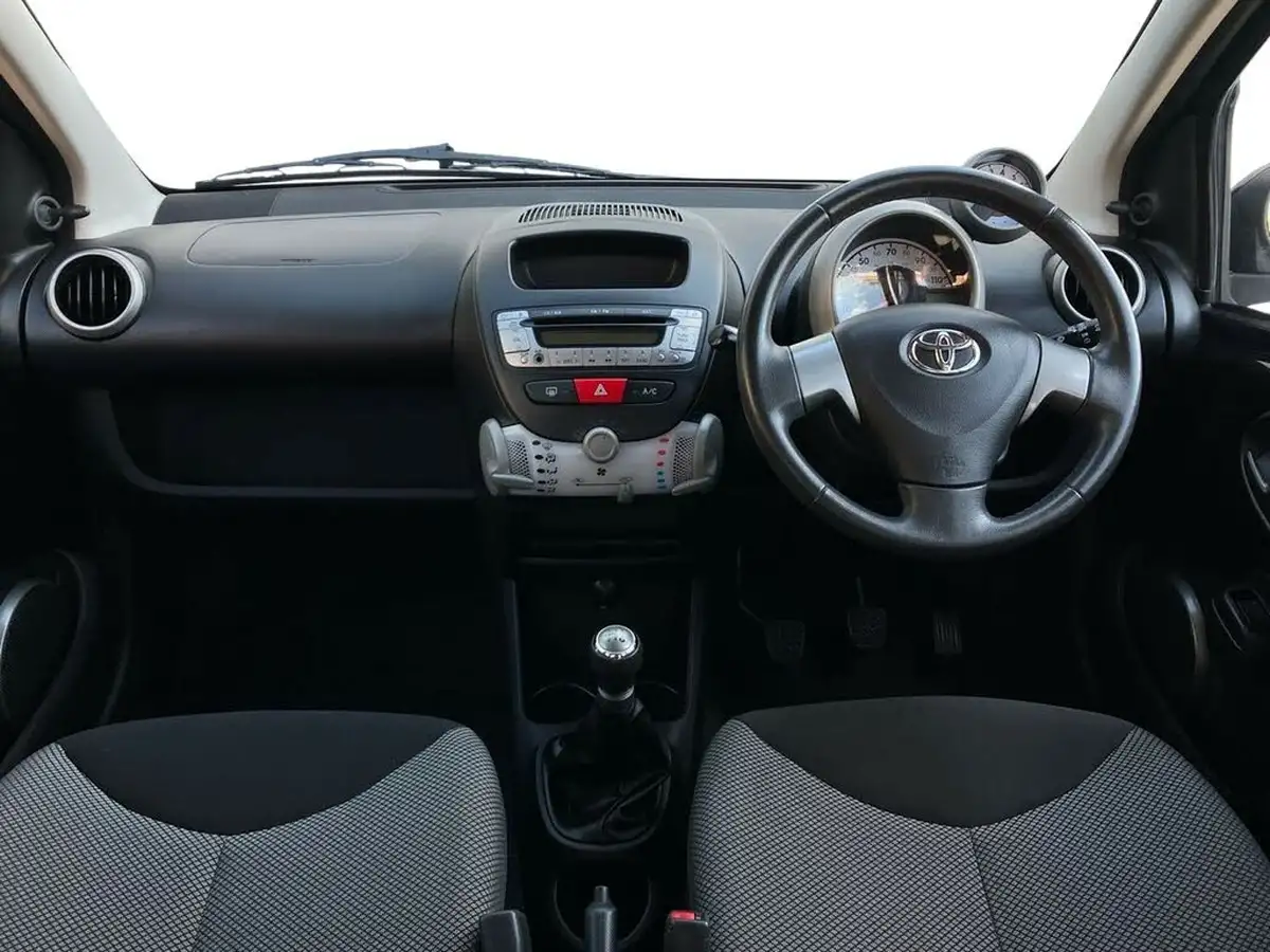 2012-toyota-aygo-10-aygo-fire-5d-big-9