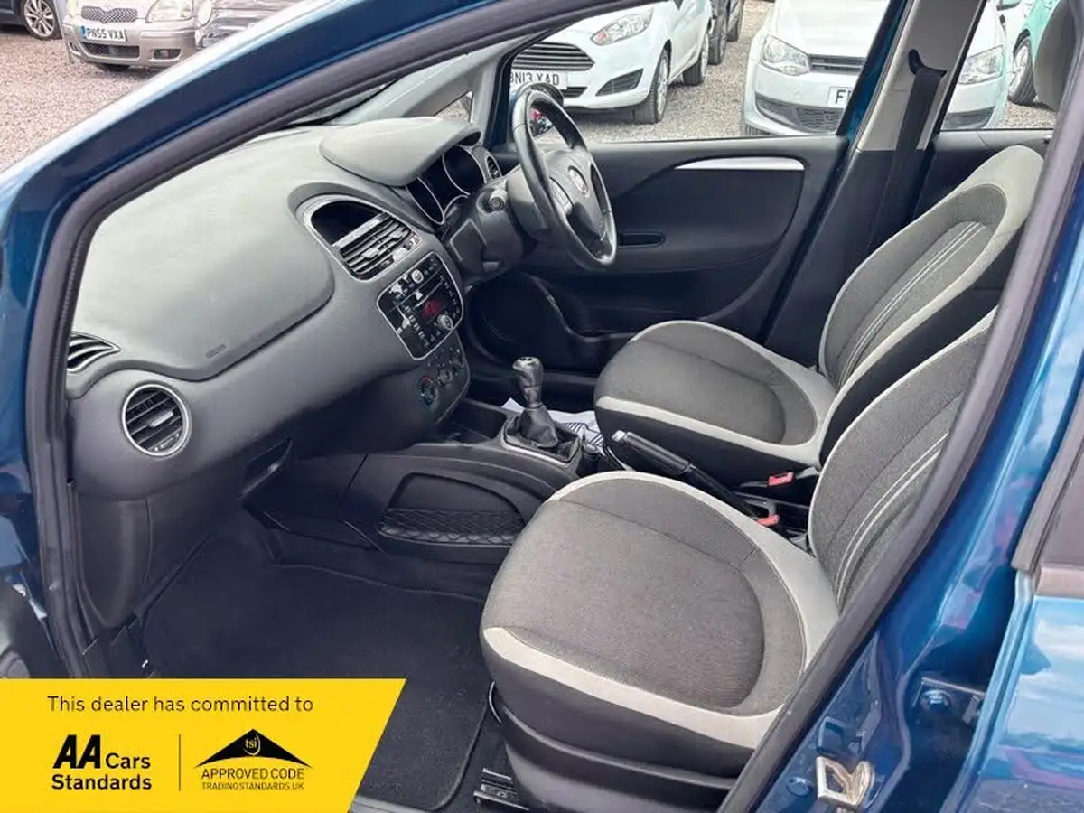 2012-fiat-punto-14-easy-77bhp-5d-dualogic-big-11