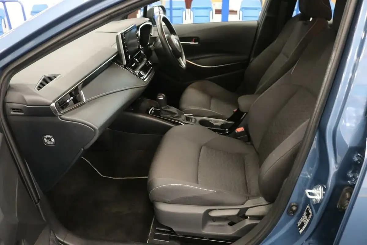 2021-toyota-corolla-18-vvt-i-icon-tech-trk-hatchback-5d-big-13