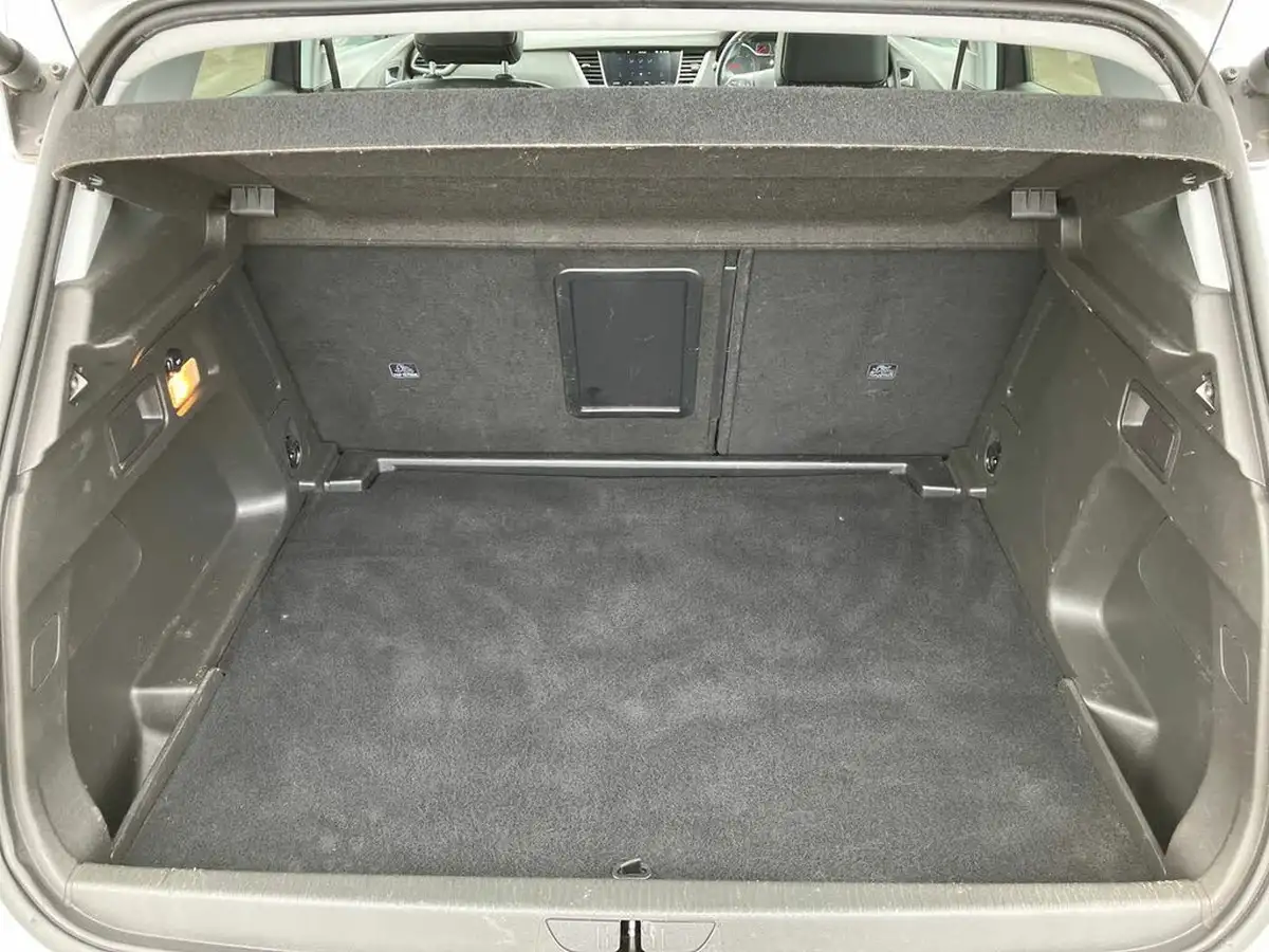 2018-vauxhall-grandland-x-15td-sport-nav-big-22