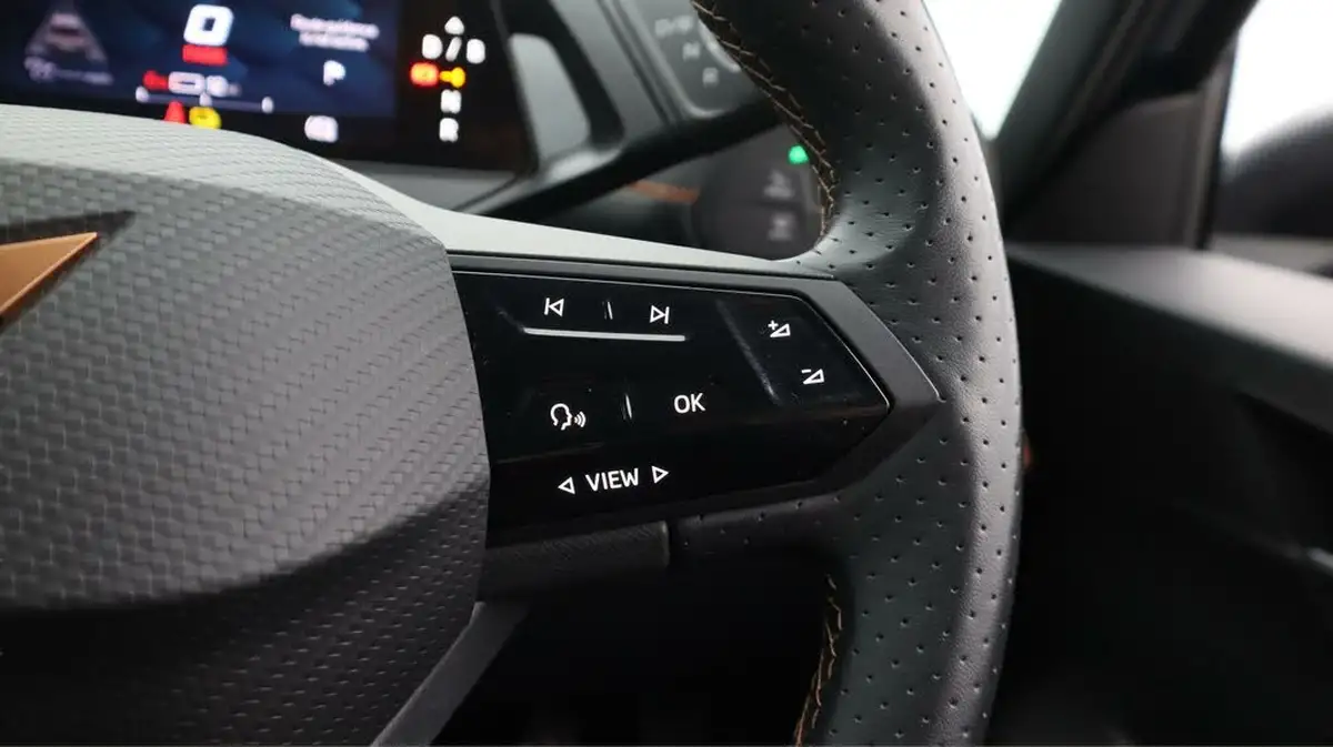 2022-cupra-born-e-v2-204ps-58kwh-big-25