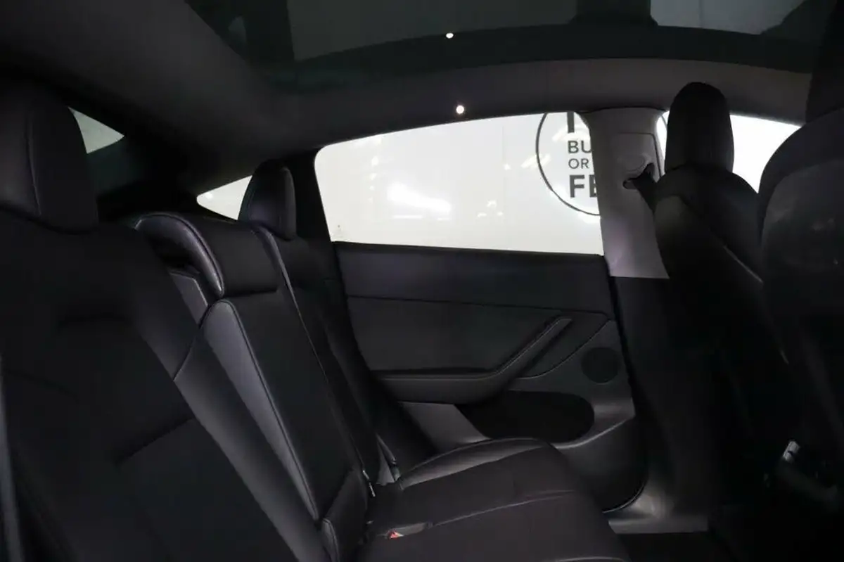2022-tesla-model-y-e-long-range-big-27