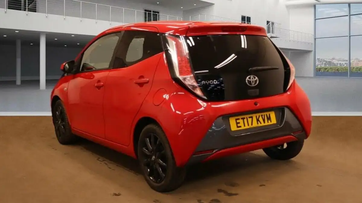 2017-toyota-aygo-10-vvt-i-x-style-71bhp-x-shift-big-6