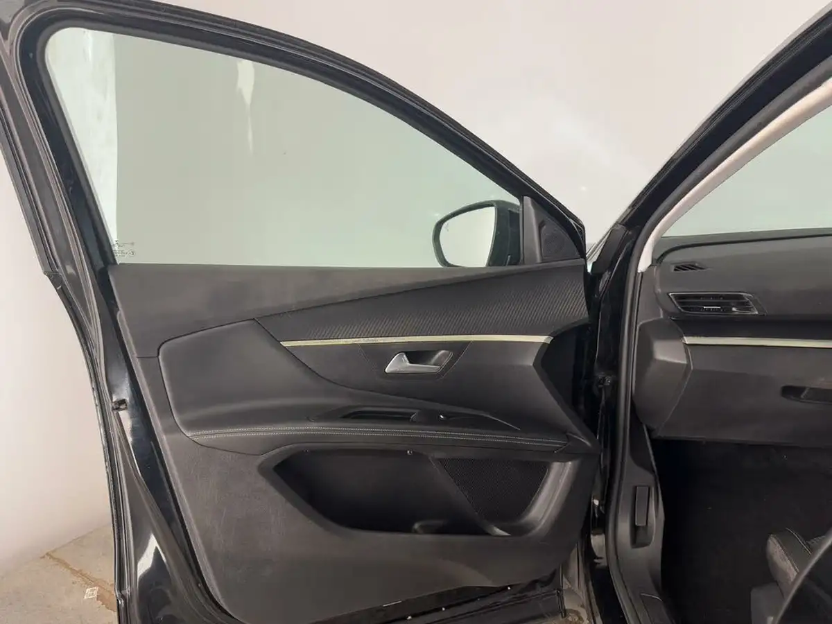 2021-peugeot-5008-suv-12-puretech-allure-big-8