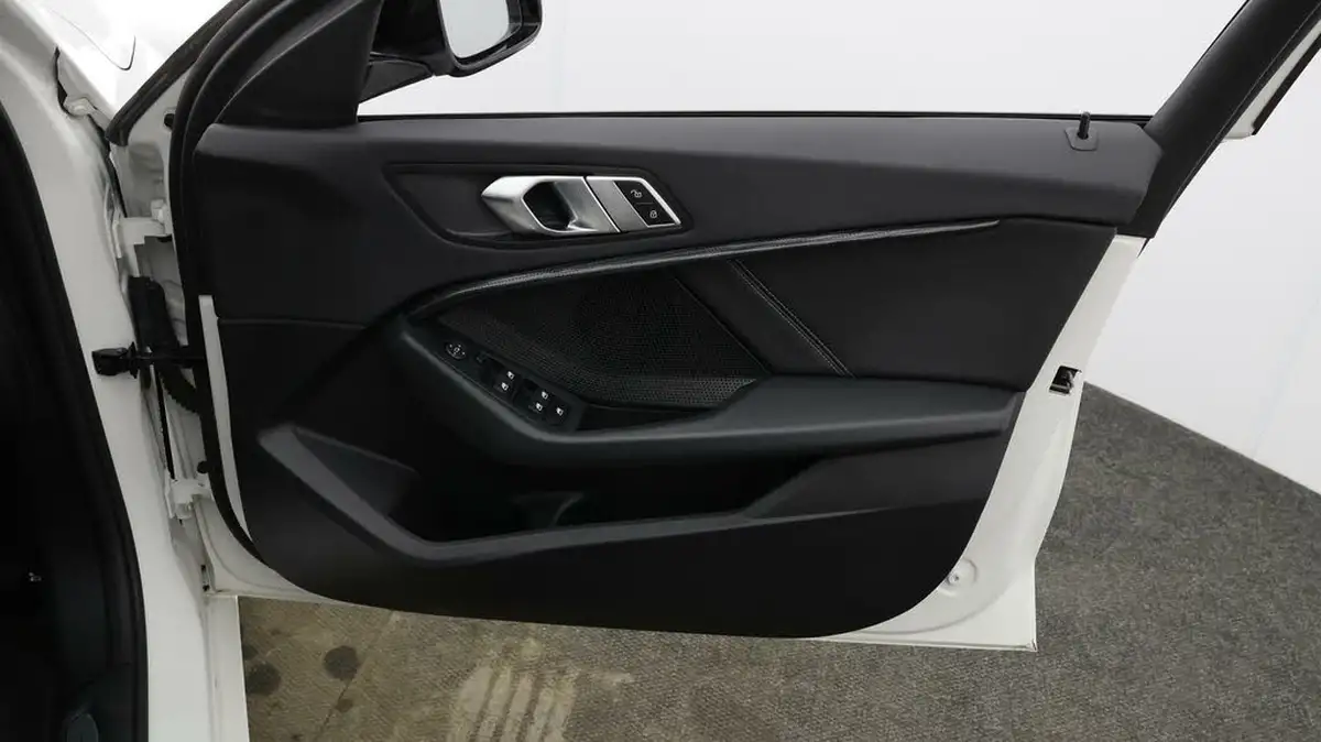 2021-bmw-1-series-20td-120d-xdrive-sport-lcp-big-14