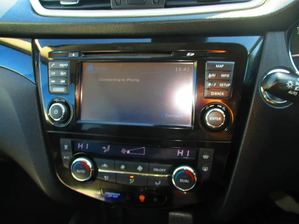2015-nissan-qashqai-12-tekna-big-16