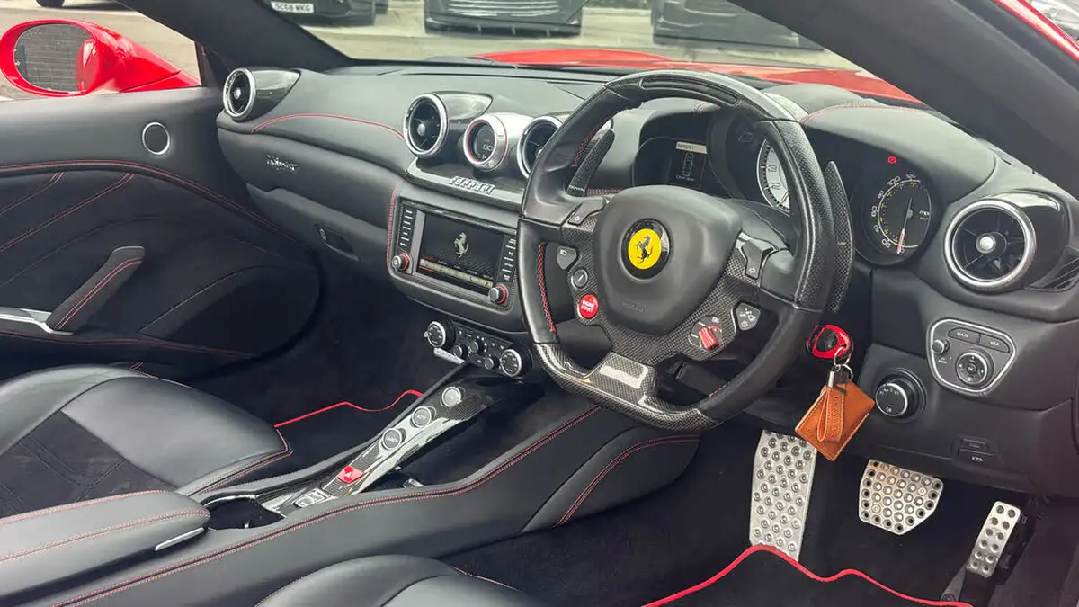 2016-ferrari-california-39-t-big-2