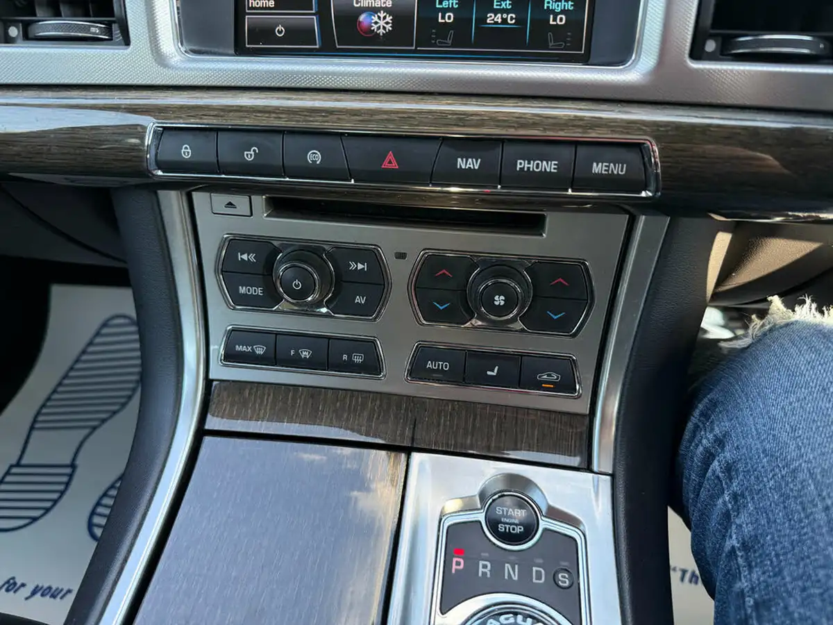 2015-jaguar-xf-22td-luxury-163ps-saloon-4d-big-70