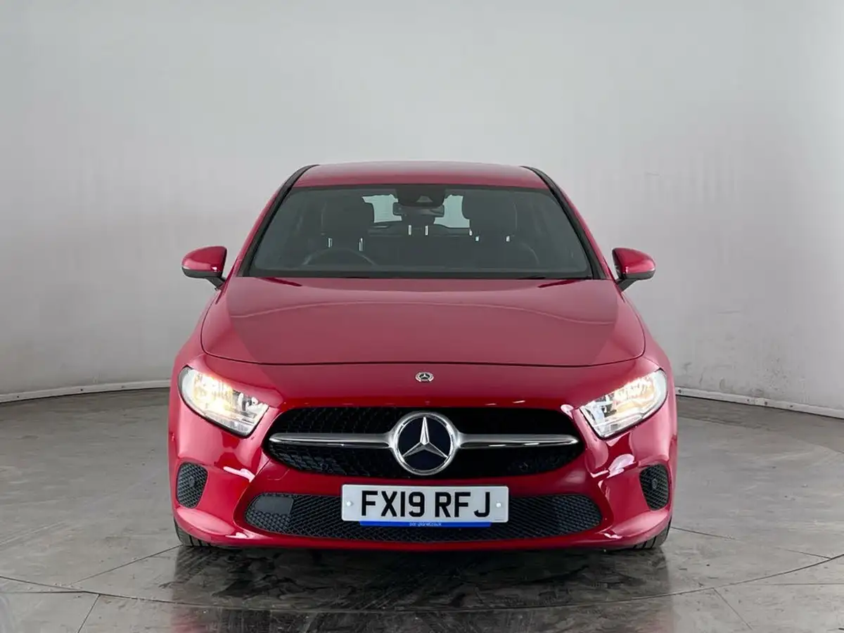 2019-mercedes-benz-a-class-13-a180-se-executive-7g-dct-big-2