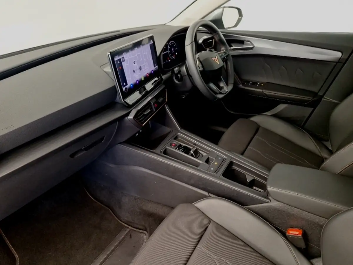 2024-kgm-ssangyong-tivoli-15-k40-big-4