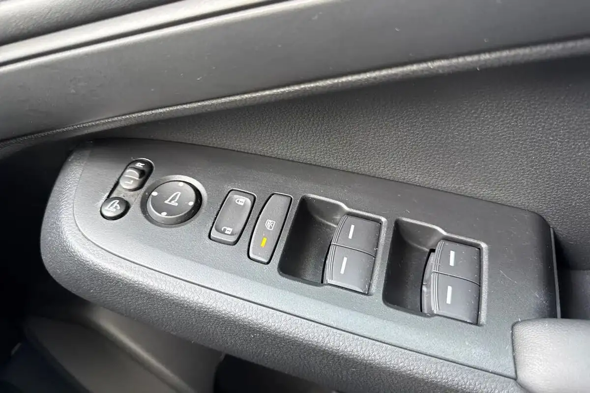 2023-honda-hr-v-15-i-mmd-elegance-big-24