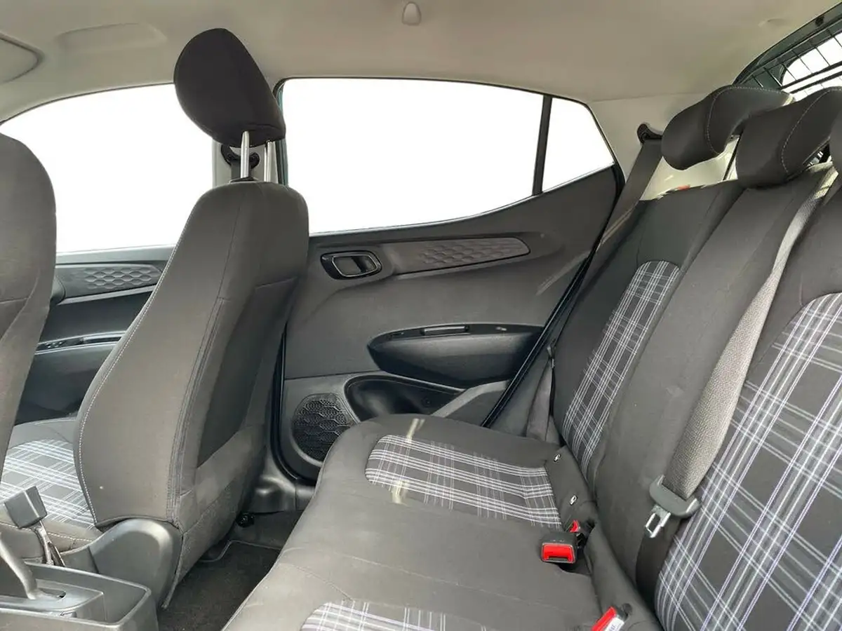 2024-hyundai-i10-12-premium-79ps-auto-big-10